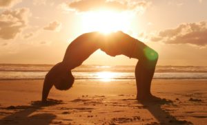Yoga à Levallois programme débutant avec Dorian de Yoga Efficace